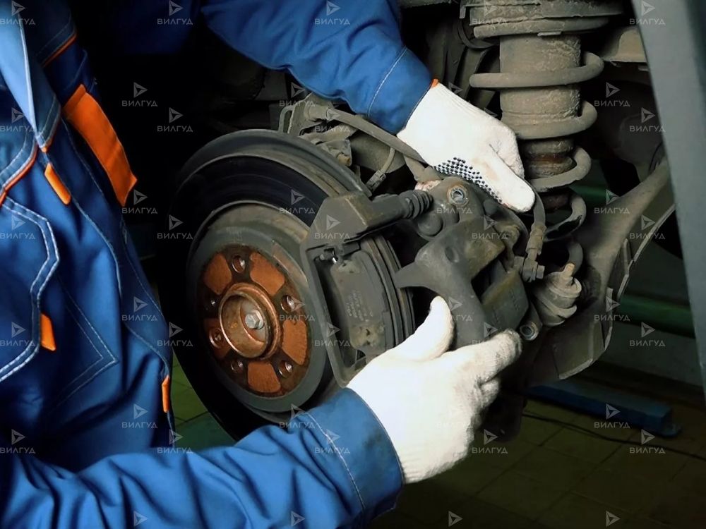 Замена тормозных колодок KIA Venga в Ростове-на-Дону Замена тормозных колодок KIA Venga в Ростове-на-Дону