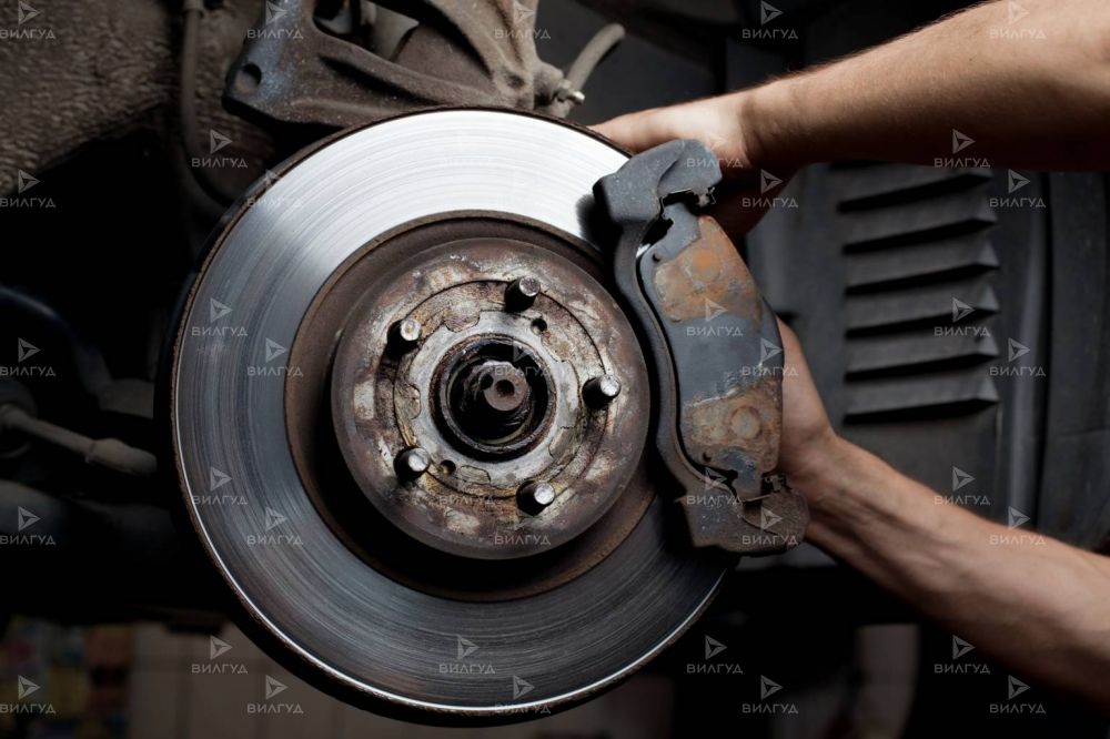 Замена задних тормозных колодок Hyundai Santa Fe в Ростове-на-Дону