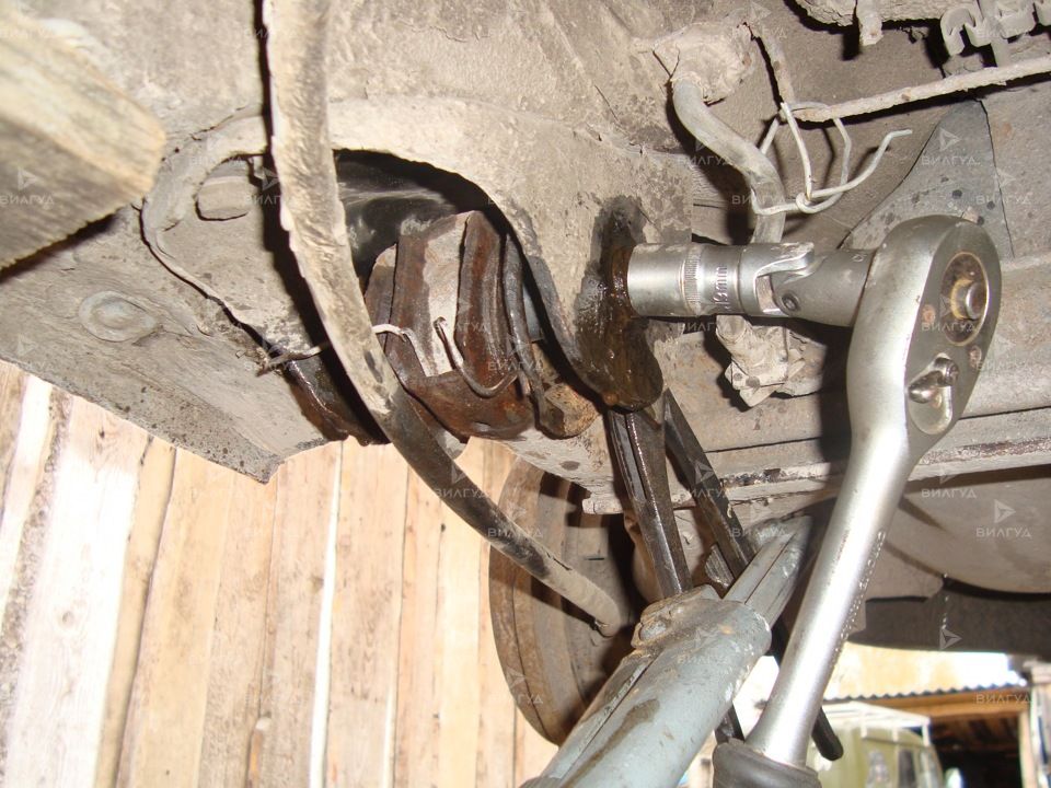 Замена сайлентблоков задней балки Mitsubishi 3000 GT в Ростове-на-Дону